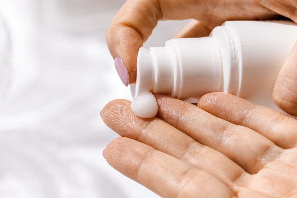Un estudio médico avala que el uso de una crema de CBD reduce el dolor un 15% más que un ibuprofeno. Foto: Europa Press