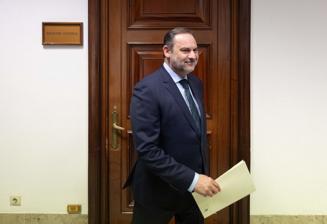 El exministro de Transportes y diputado del PSOE, José Luis Ábalos, a su salida del registro tras presentar su paso al grupo mixto, en el Congreso de los Diputados, a 27 de febrero de 2024, en Madrid.