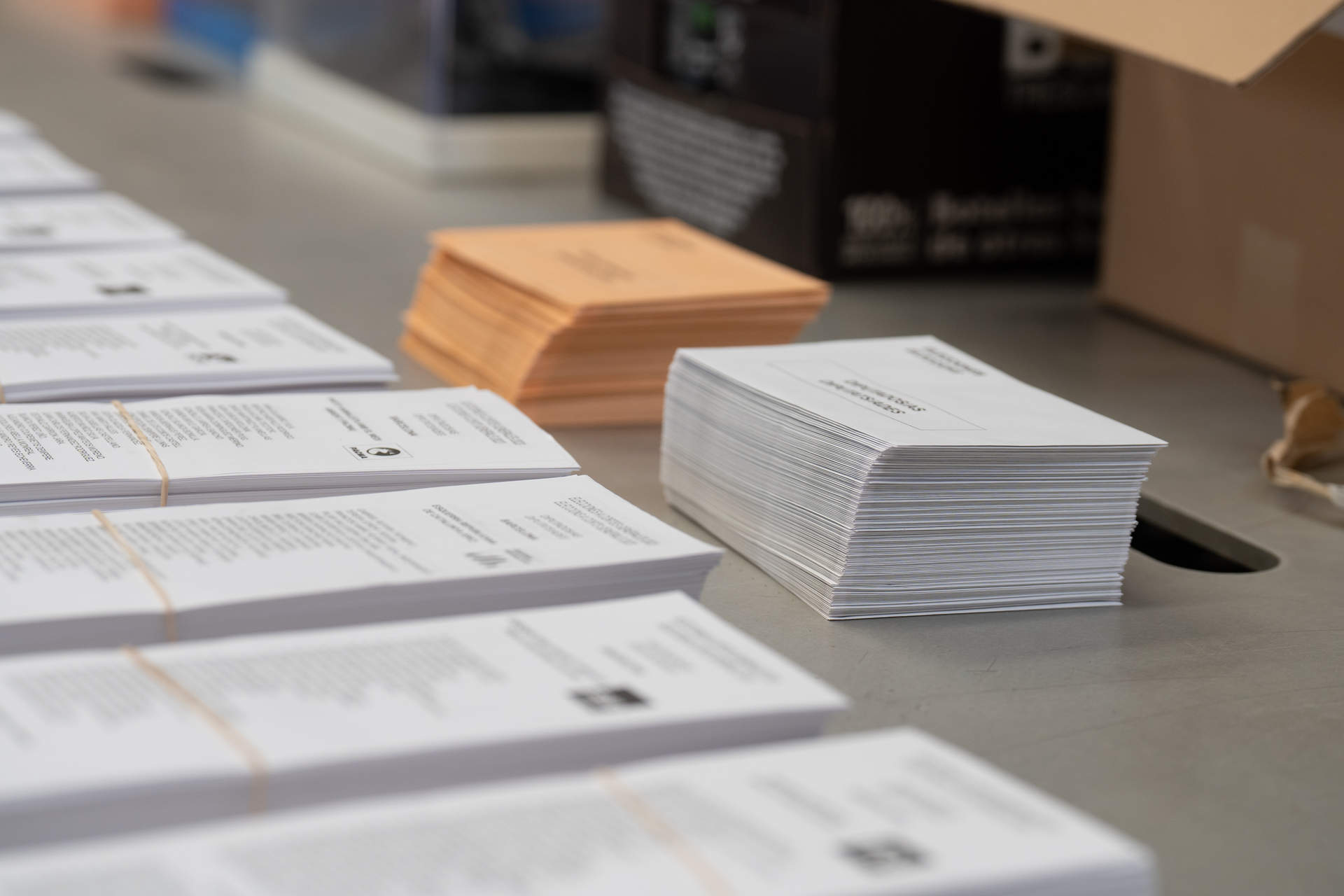 Material electoral para las pasadas elecciones generales del 23 de julio en un almacén de urnas de Barcelona (Foto: David Zorrakino / Europa Press)