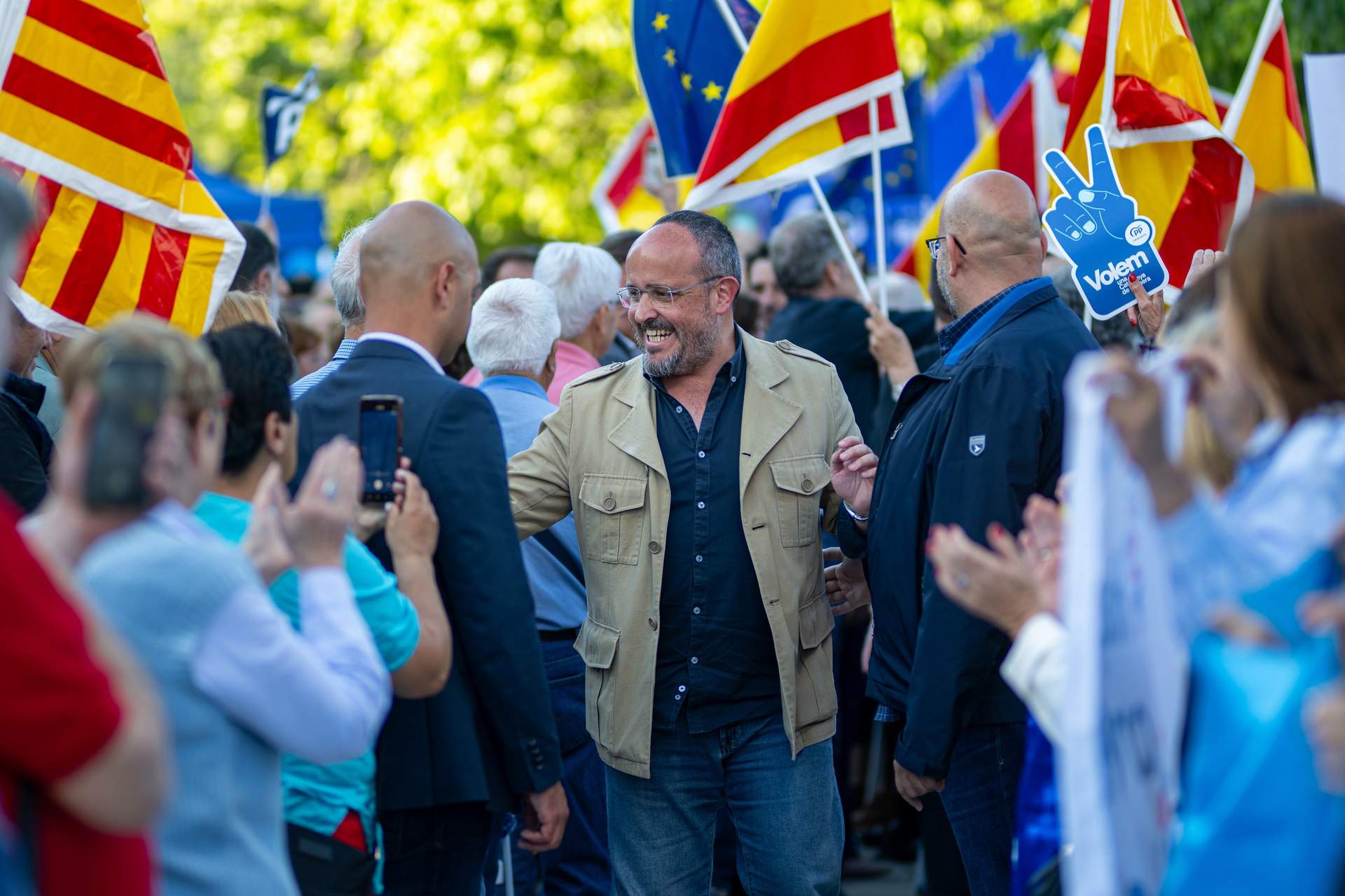 El candidato del PP a las elecciones catalanas, Alejandro Fernández, en el acto de cierre de campaña en L'Hospitalet de Llobregat (Barcelona).