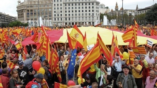 Miles de catalanes defendieron el 12 de octubre la unidad de España.