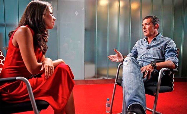 Antonio Banderas durante la entrevista con Ana Pastor.