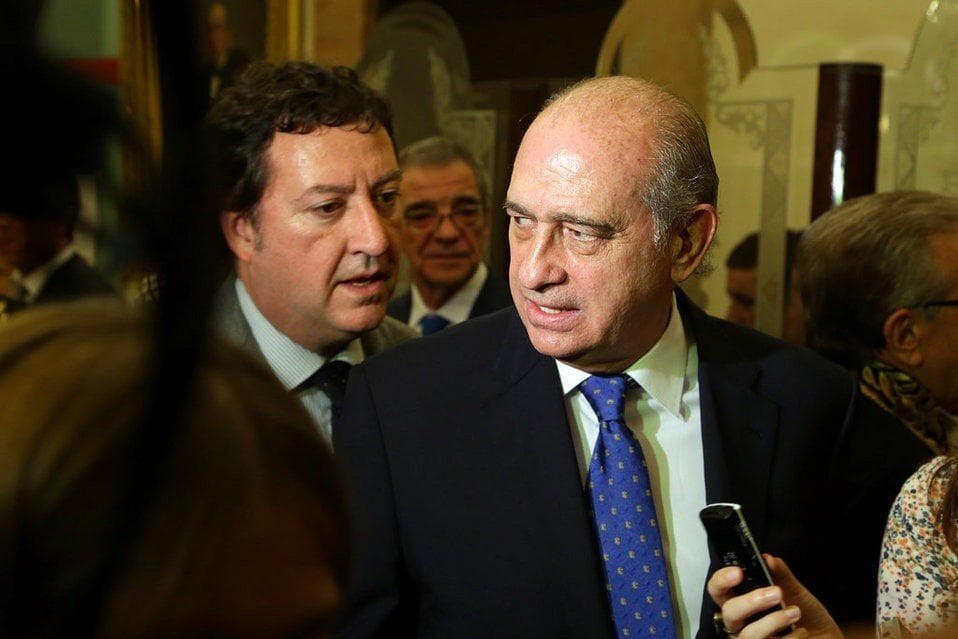 Albert Gimeno, junto al ministro del Interior, Jorge Fernández Díaz.