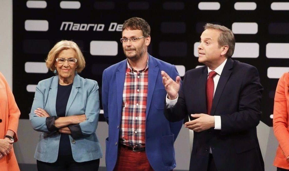 Manuela Carmena y Antonio Miguel Carmona, en el debate preelectoral en Telemadrid.