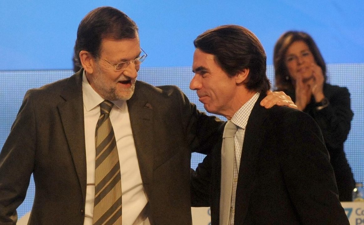 Rajoy y Aznar en el congreso de Sevilla.