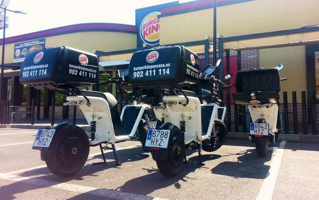 Motocicletas del servicio "Burger King en casa".