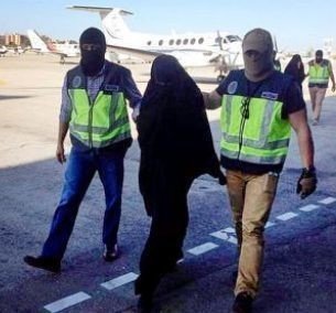 Una joven de 15 años detenida en Melilla en 2014 cuando trataba de unirse al Estado Islámico.