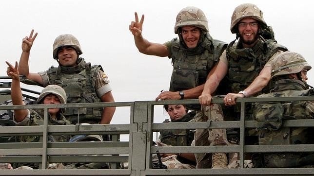 Militares españoles en Diwaniya (Irak) durante la Operación Libertad Iraquí.