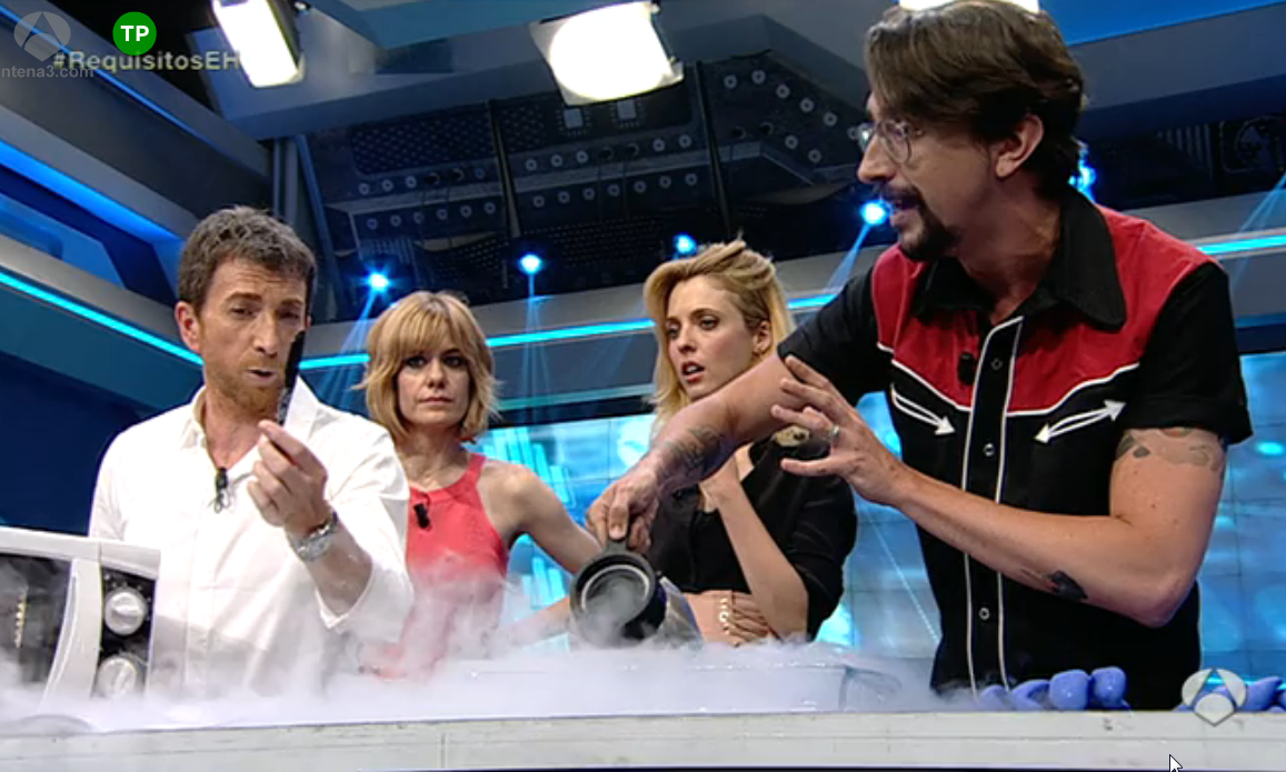 Marron realiza un experimento en 'El Hormiguero' con Leticia Dolera y Alexandra Jiménez. 