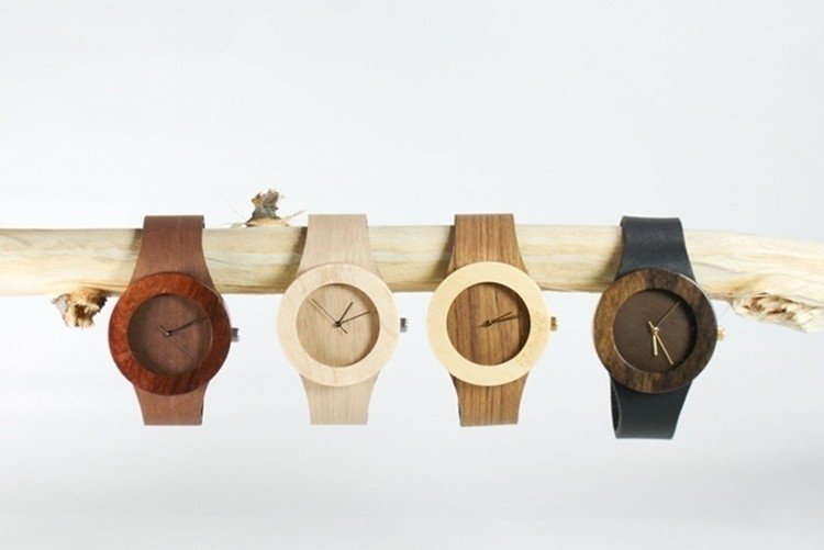 Relojes de madera.