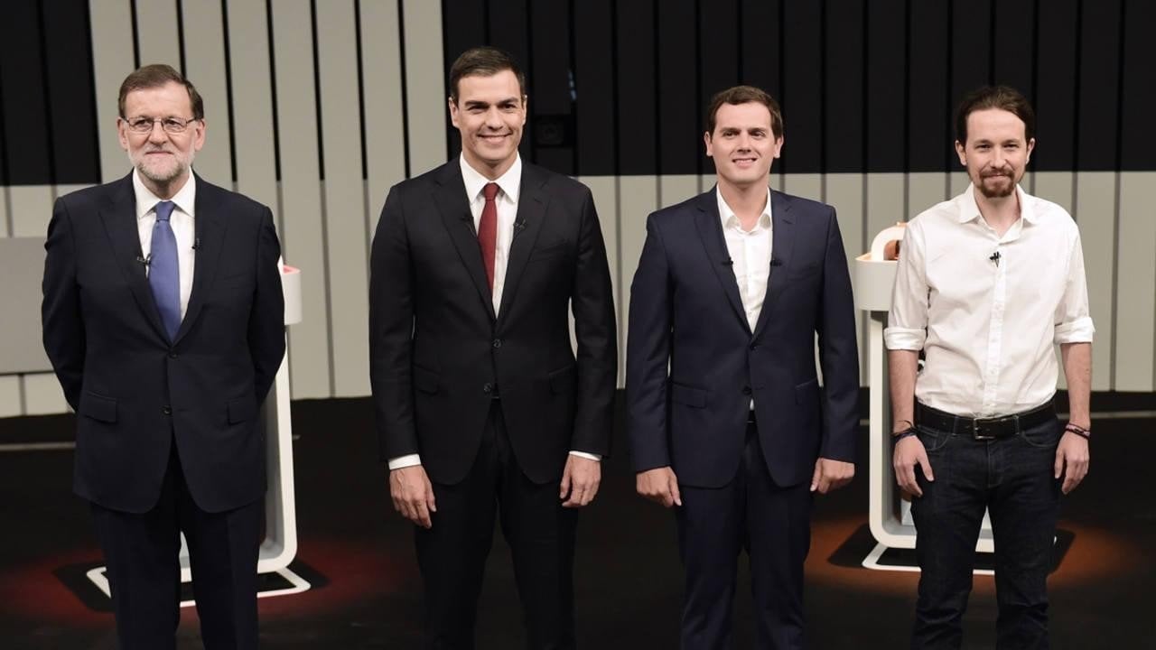 Rajoy, Sánchez, Rivera e Iglesias posan antes del debate.