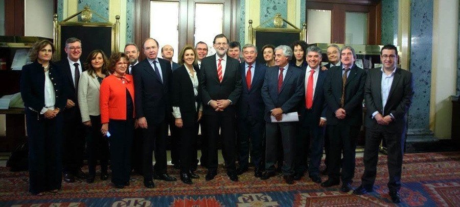 Rajoy, con senadores del PP.
