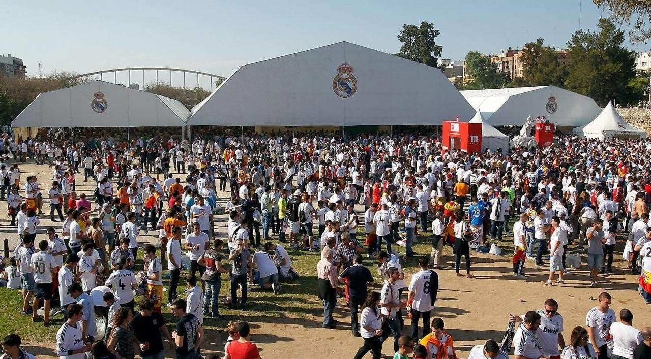 Aficionados del Real Madrid en la previa de la final de la Champions League de Lisboa en 2014.