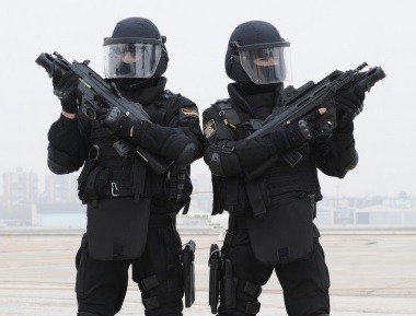 Agentes de los GOES de la Policía Nacional.