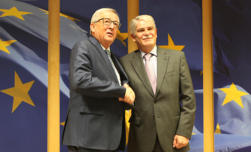 El ministro Dastis junto a Juncker, presidente de la Comisión Europea. 