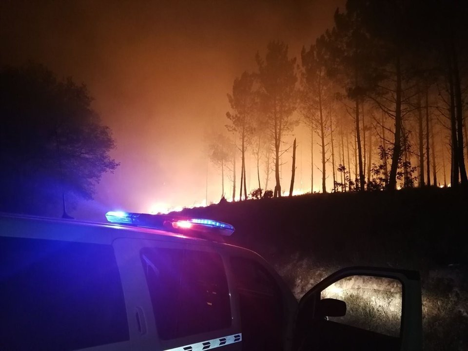 La Guardia Civil en un incendio en Galicia.