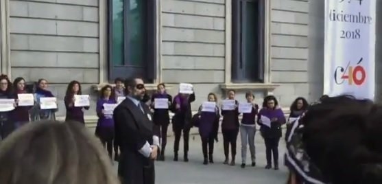 Acto de diputadas de Podemos contra un juez.