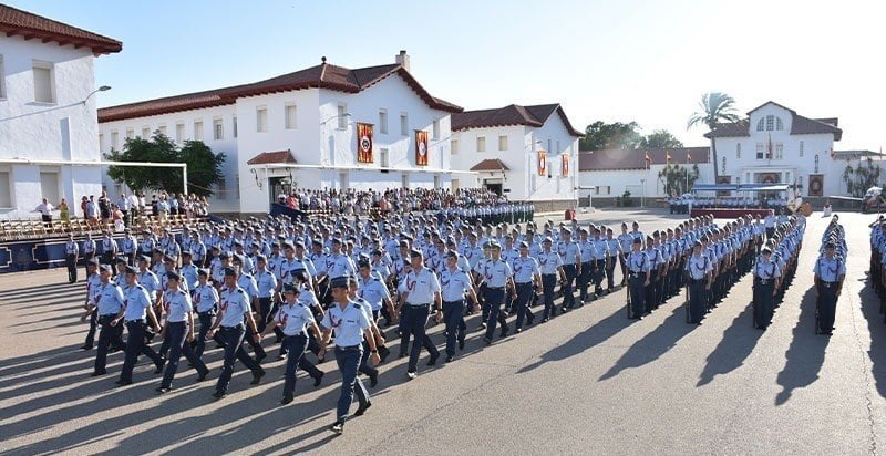 Alumnos del Centro Universitario de la Defensa en la Academia General del Aire.
