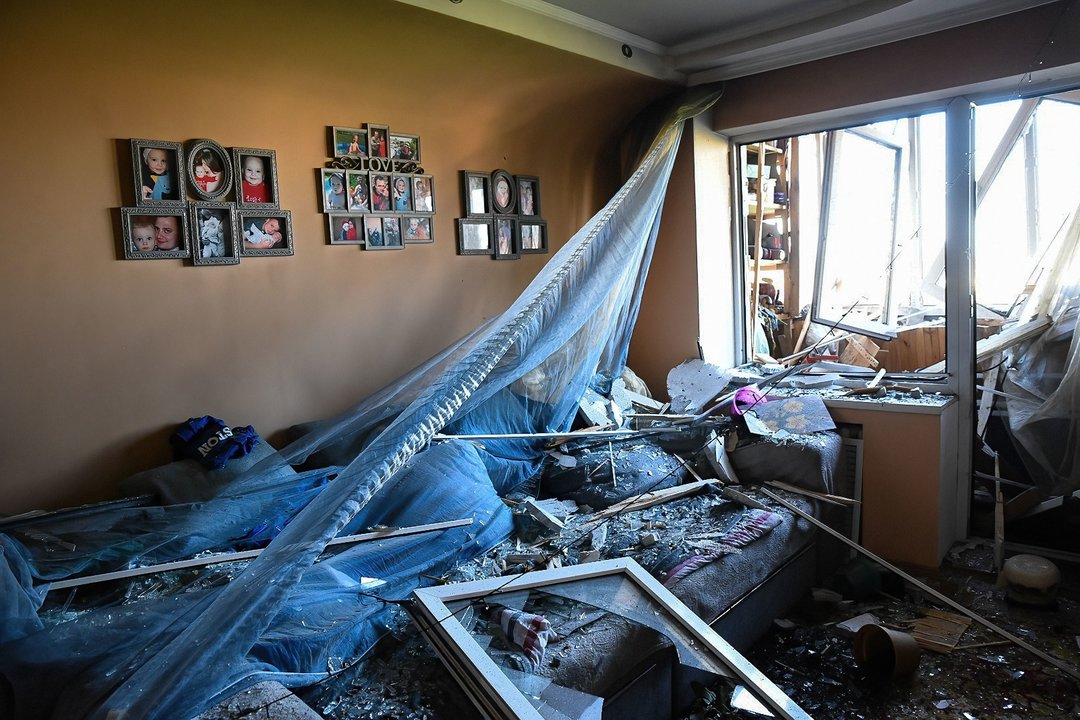 Una vivienda afectada por un bombardeo en el distrito de Oblon, en Kiev.