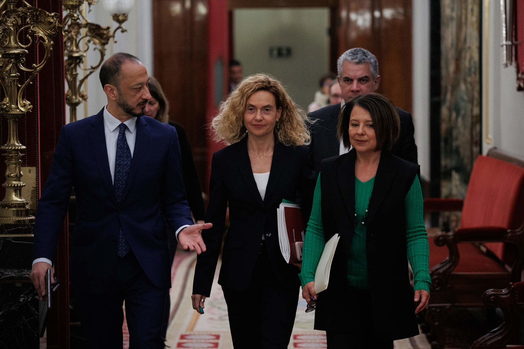 La presidenta del Congreso, Meritxell Batet, con los otros miembros del PSOE en la Mesa del Congreso.