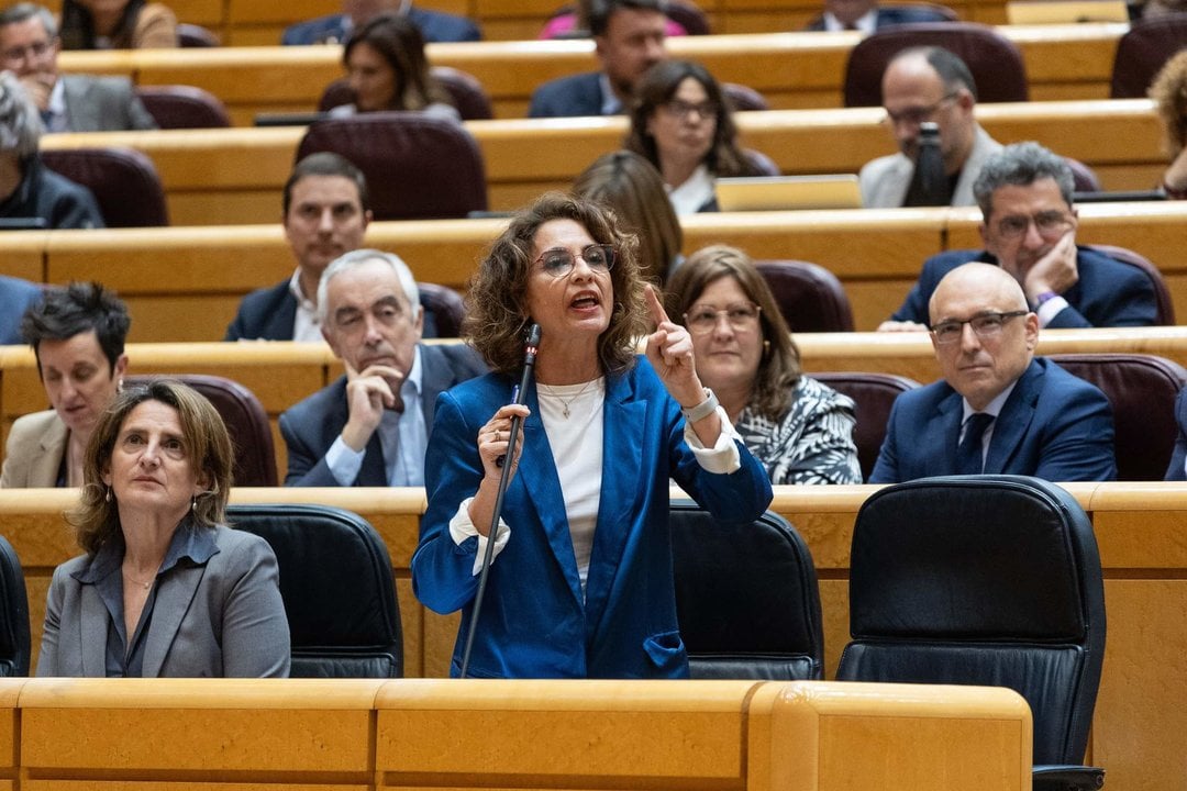 La vicepresidenta primera y ministra de Hacienda, María Jesús Montero, durante un pleno en el Senado.