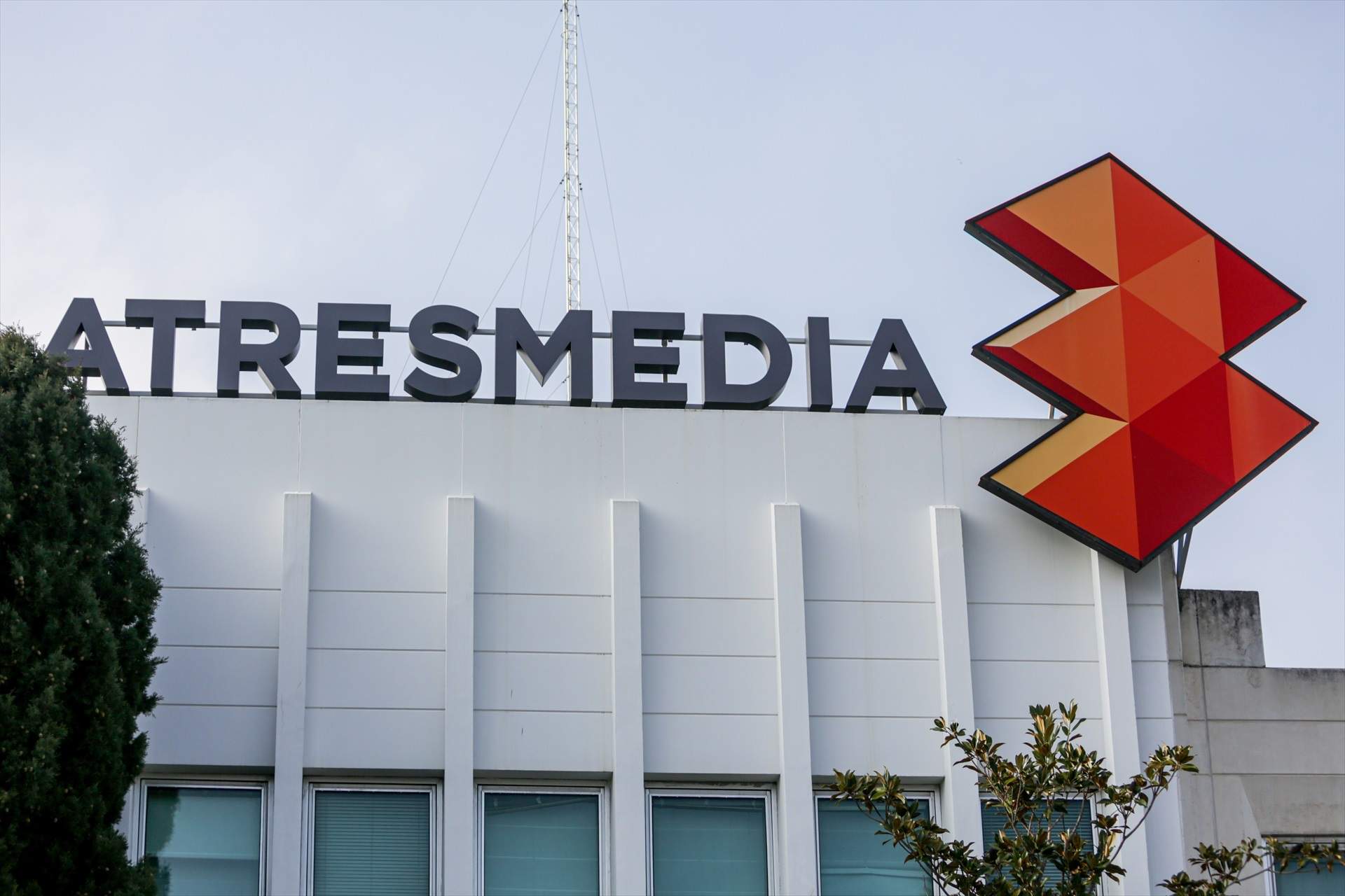 Letras y logo de Atresmedia en lo alto de la sede del grupo de comunicación Atresmedia en San Sebastián de los Reyes, en Madrid (España) a 10 de febrero de 2020.