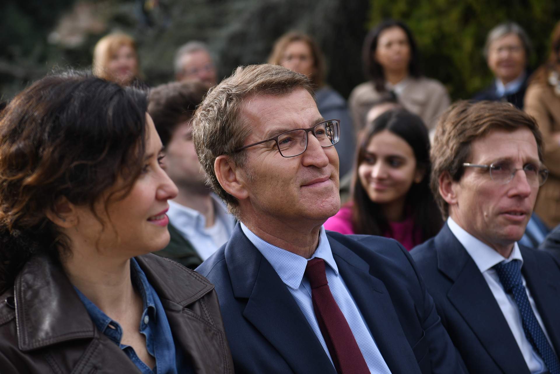 De izquierda a derecha. La presidenta de la Comunidad de Madrid, Isabel Díaz Ayuso; el presidente del Partido Popular, Alberto Núñez Feijóo, y el alcalde de Madrid, José Luis Martínez-Almeida.