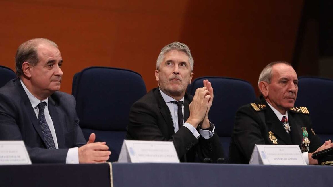 (I-D) El director general de la Polic&iacute;a Nacional, Francisco Pardo, el ministro del Interior, Fernando Grande- Marlaska, y el ex director adjunto operativo (DAO) de la Polic&iacute;a Nacional, Jos&eacute; &Aacute;ngel Gonz&aacute;lez (Firma: Marta Fern&aacute;ndez / Europa Press).