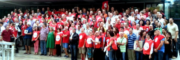Empleados y despedidos de RTVV se siguen concentrando contra el ERE.