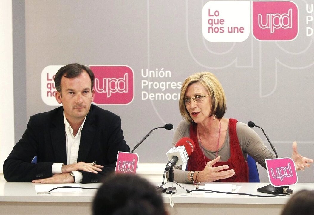 El coordinador de UPyD en Andaluc&iacute;a, Mart&iacute;n de la Herr&aacute;n, con Rosa D&iacute;ez.