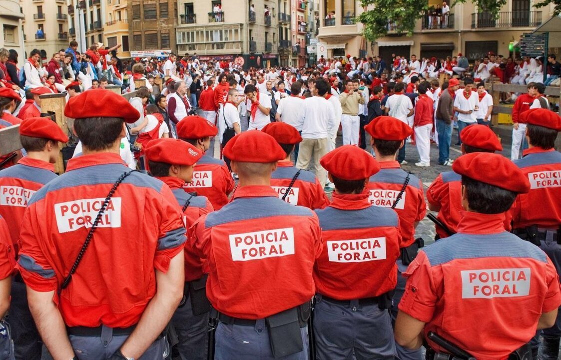 Agentes de la Polic&iacute;a Foral de Navarra en los Sanfermines de Pamplona.
