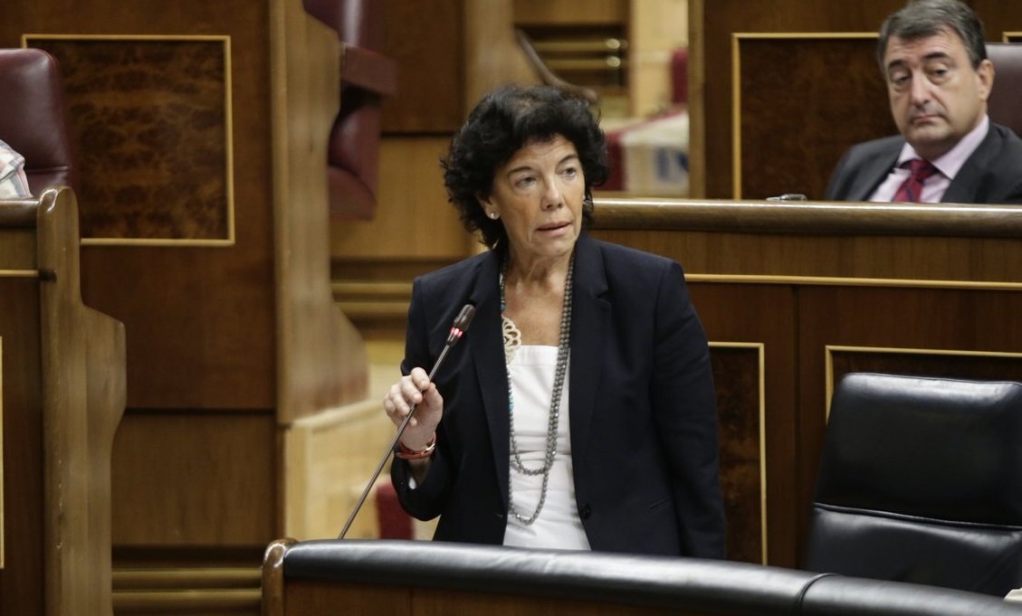 Isabel Cela&aacute;, ministra de Educaci&oacute;n, en el Congreso de los Diputados.