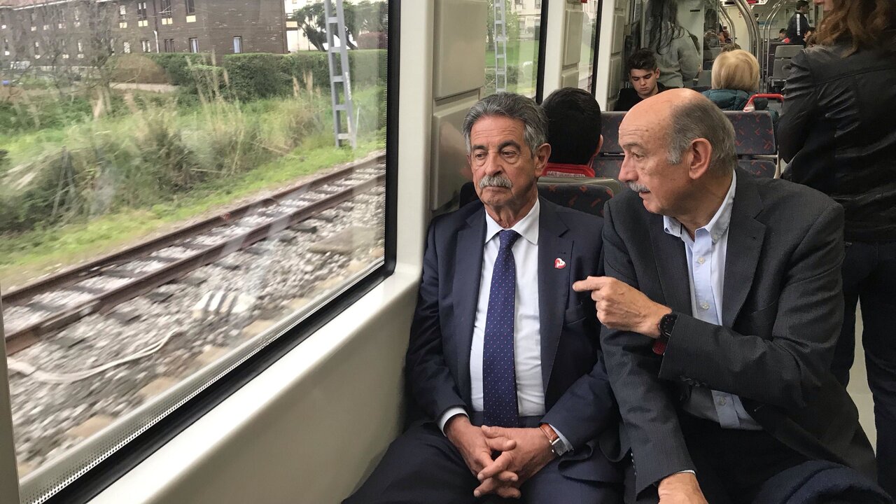 Revilla y Maz&oacute;n viajan en tren a Santander para comprobar el estado de la red