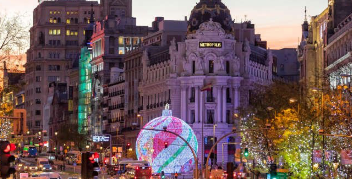Alumbrado de Navidad en Gran V&iacute;a. Ayuntamiento de Madrid. Foto de archivo