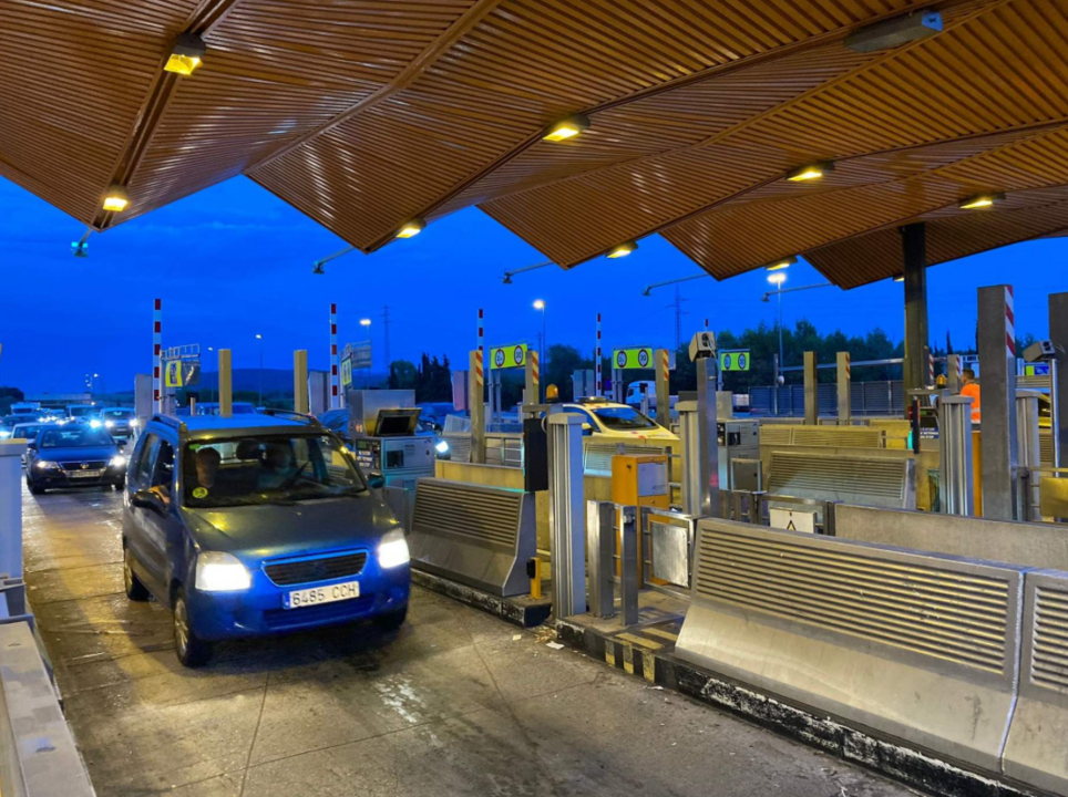 Lo plante&oacute; en un documento a la UE y lo ha suprimido por el revuelo con el pago en las autov&iacute;as en plena campa&ntilde;a y tras &lsquo;descubrir&rsquo; que no se aplica en ning&uacute;n pa&iacute;s europeo.