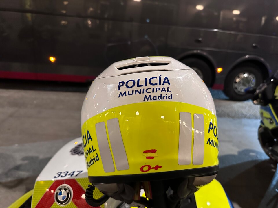 Polic&iacute;as municipales de Madrid incluyen su grupo sangu&iacute;neo en sus cascos