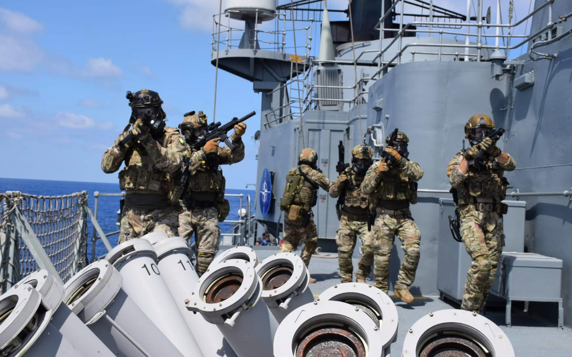 Militares rumanos en la operaci&oacute;n Sea Guardian de la OTAN.