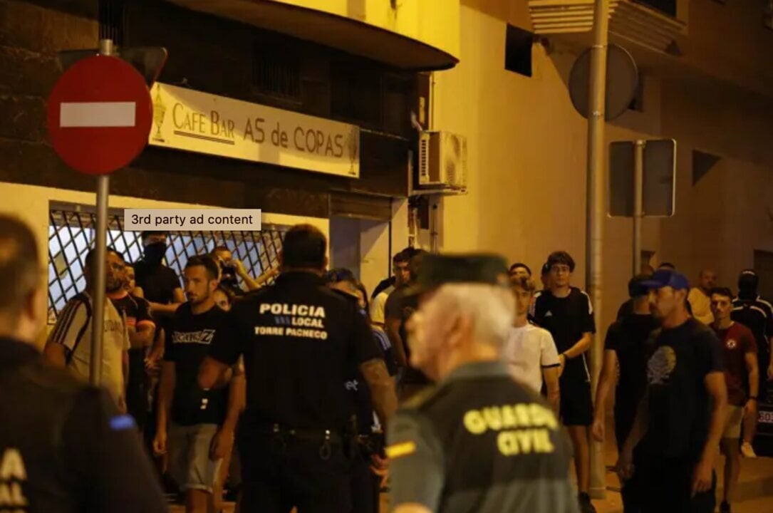 Agentes de Polic&iacute;a Local y Guardia Civil durante los altercados en Torre Pacheco, a 12 de julio de 2025, en Torre Pacheco, Murcia (Espa&ntilde;a).
- Mart&iacute;n C. - Europa Press.