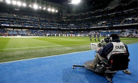 Operador de cámara en el Santiago Bernabéu.