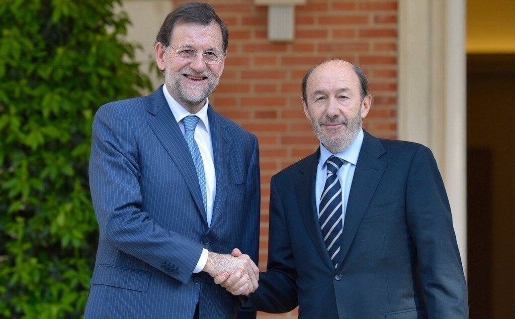 Mariano Rajoy y Alfredo P&eacute;rez Rubalcaba en La Moncloa.
