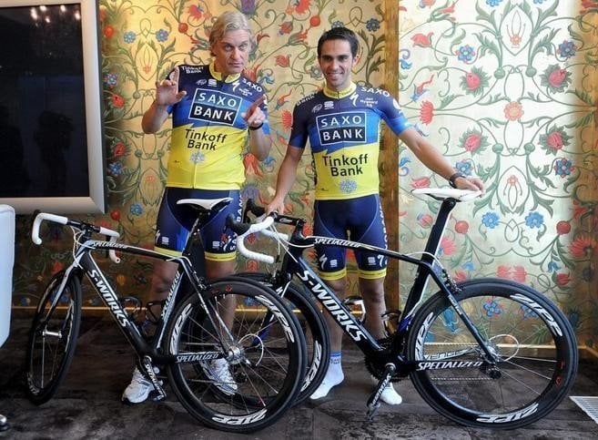 Alberto Contador y el propietario del equipo Saxo.