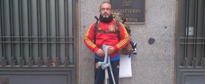 Andrés Merino en la puerta del Ministerio.