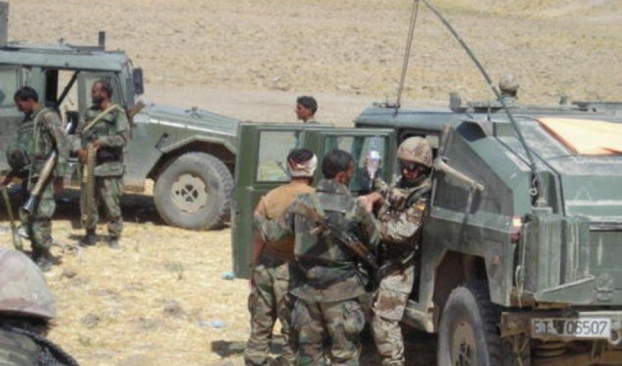 Tropas españolas tras un ataque en Herat.