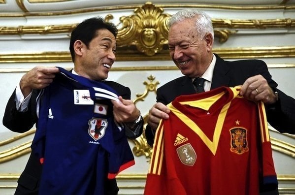 Margallo con una camiseta de España.