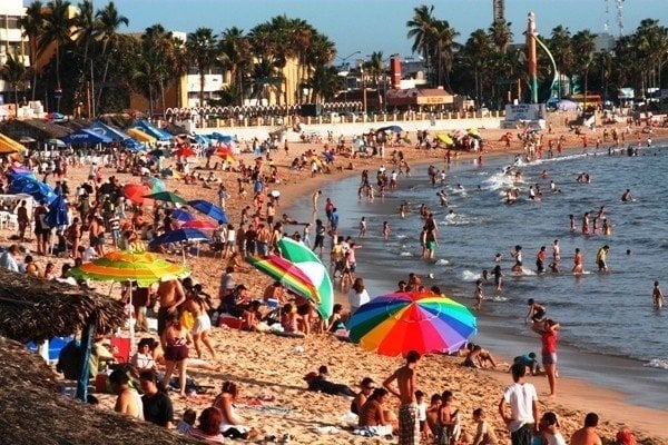 Aspecto de una playa española la pasada Semana Santa.