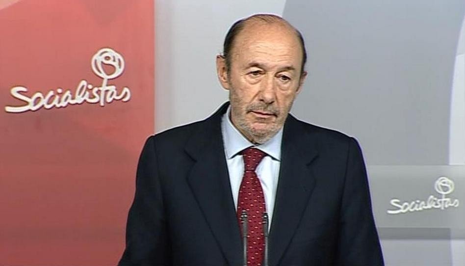 Alfredo Pérez Rubalcaba, durante su comparecencia en la sede del PSOE.