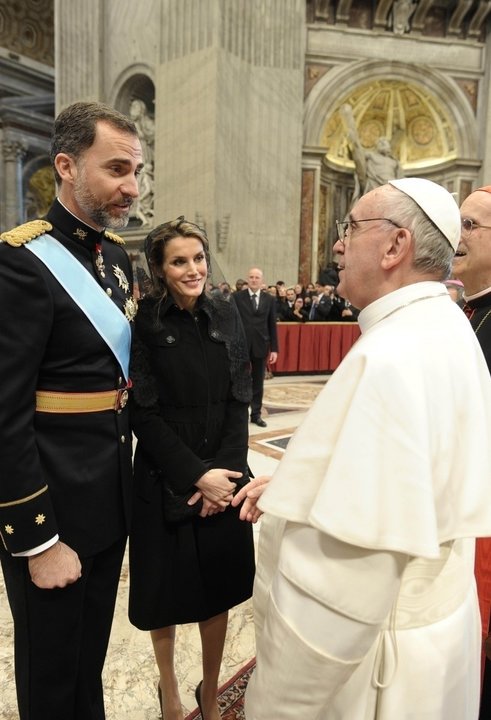Don Felipe, doña Letizia y el Papa Francisco.