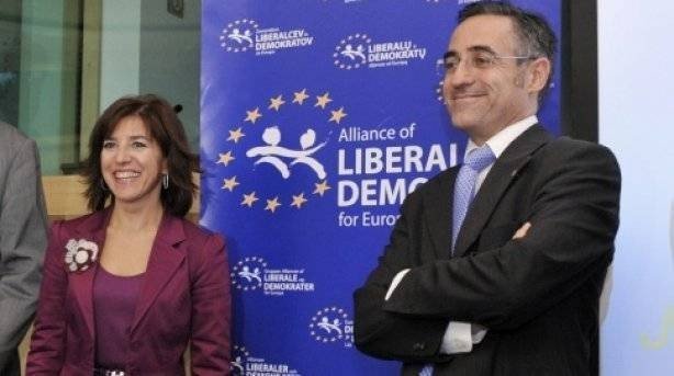 Los eurodiputados de PNV y CiU, Izaskun Bilbao y Ramón Tremosa.
