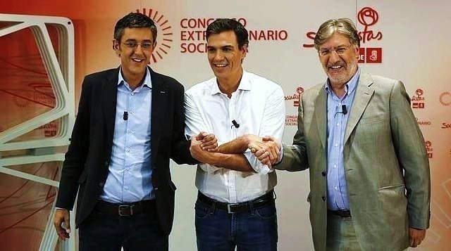 Madina, Sánchez y Pérez Tapias se saludan antes de comenzar el debate.