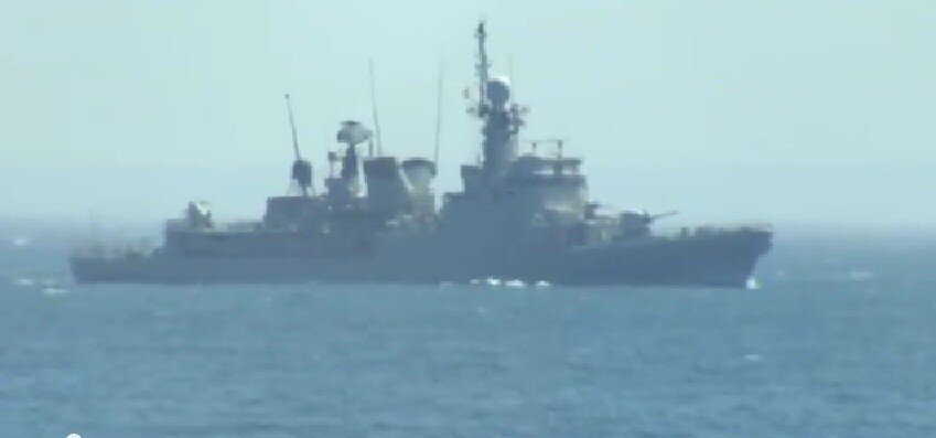 Imagen del &lsquo;Infanta Cristina&rsquo; en aguas del Estrecho.